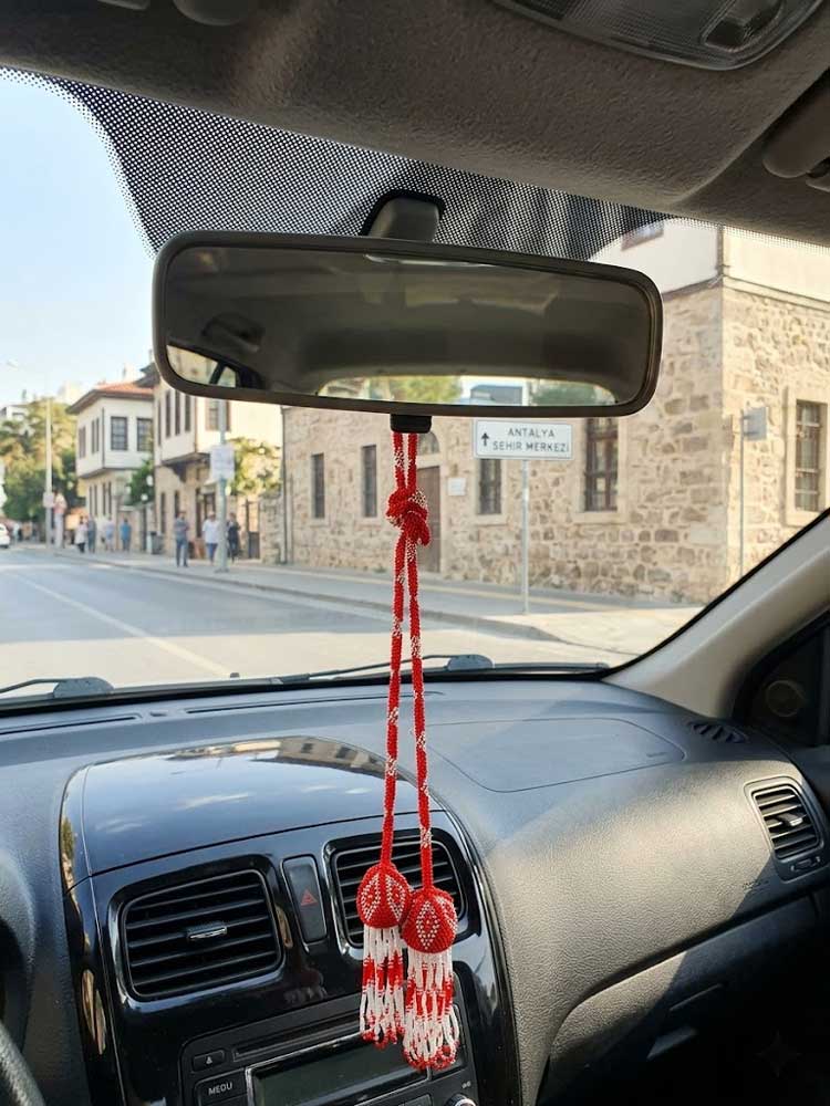 Kırmızı Beyaz Uzun Sallama Dikiz Aynası Süsü